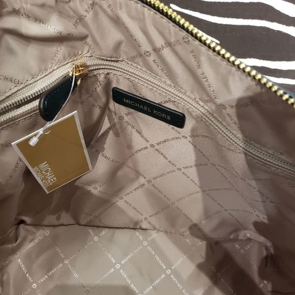 Michael Kors Charlotte Large Tote - Picture 6 of 8